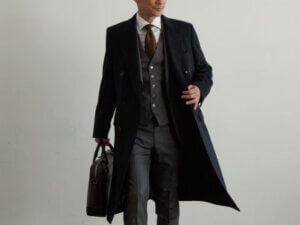 ゼニア仮縫い付きフルオーダーシングルチェスターコートとグレースーツのコーディネート